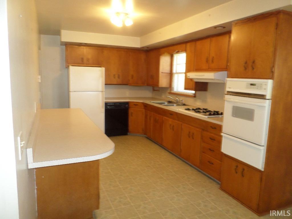 1203 Hill Street Rochester, IN 46975 - Photo 3 of 18