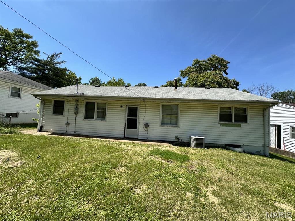 2058 Wilbert Drive St. Louis, MO 63136 - Photo 2 of 10