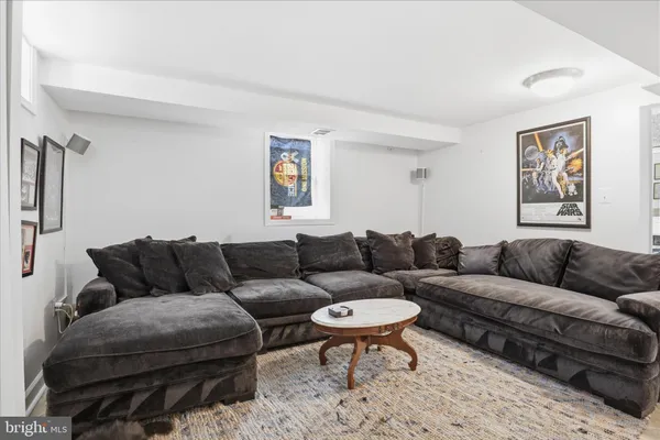 $4,100 | 915 Jefferson Street, Alexandria, VA 22314