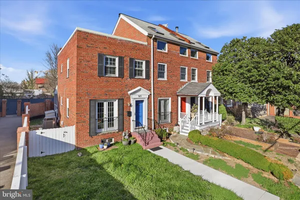 a view of empty room with windows