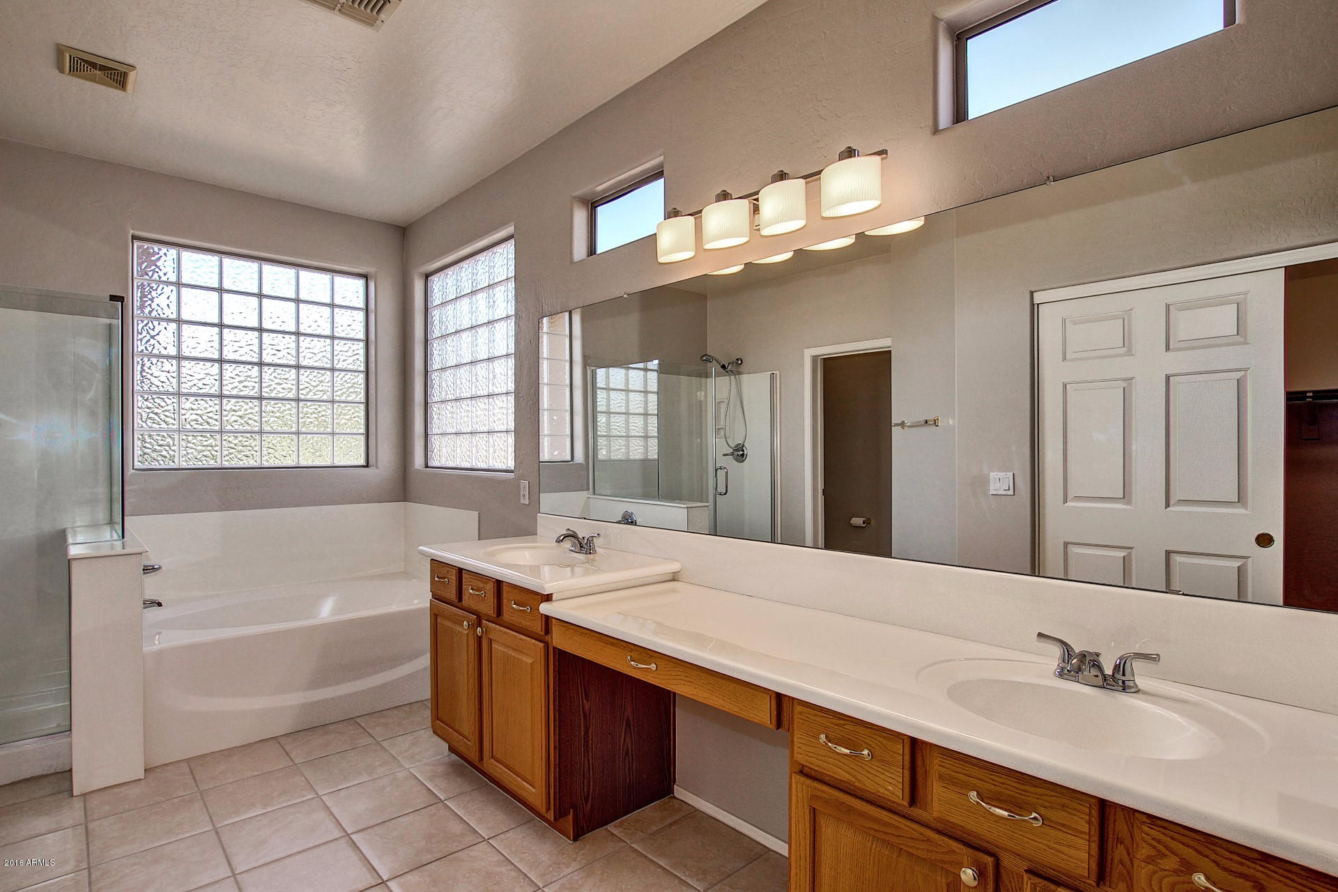 1360 East Harrison Street Gilbert, AZ 85295 - Photo 23 of 34 a spacious bathroom with a tub double sink and mirror