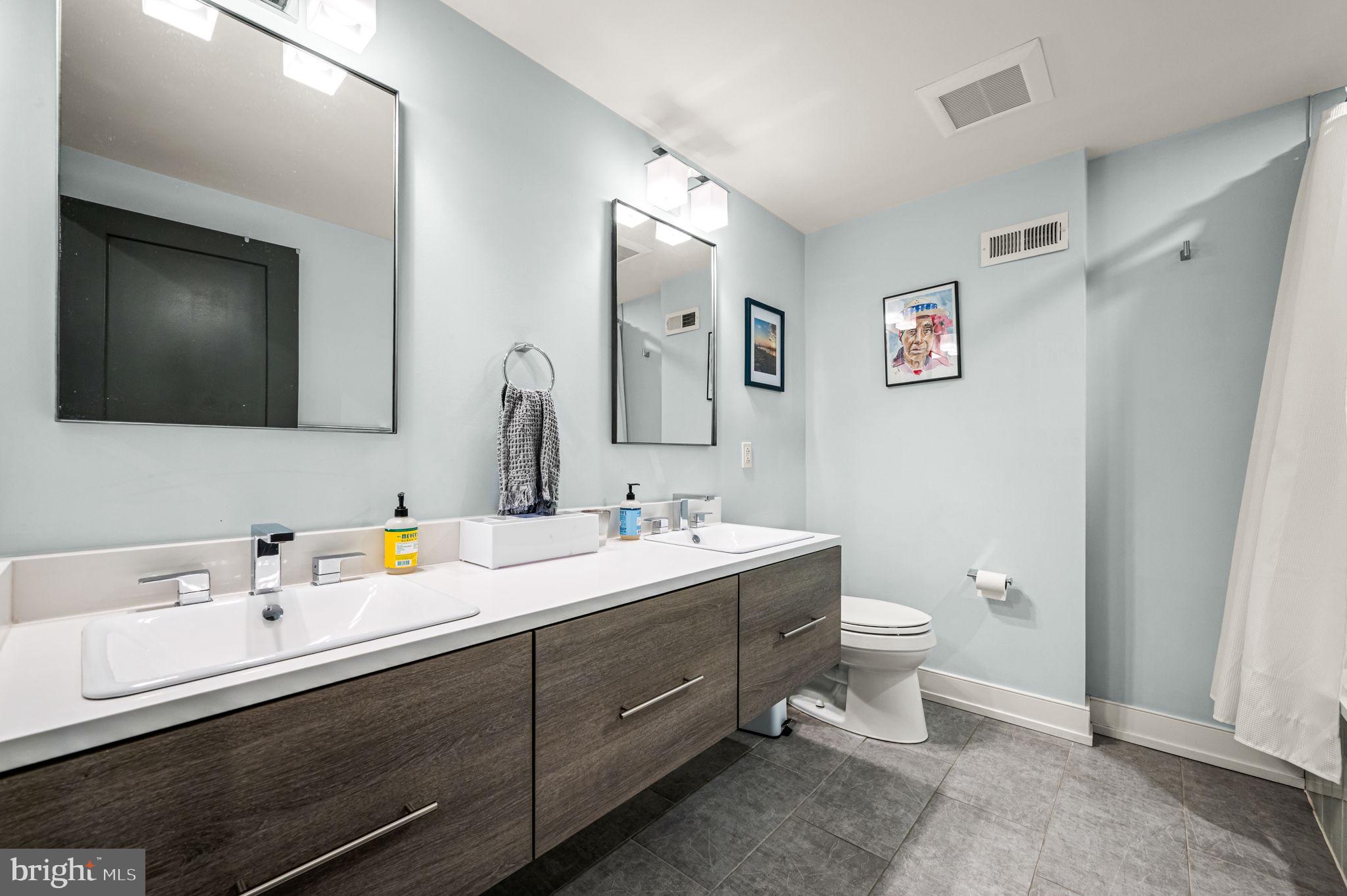 1234 Federal Street Philadelphia, PA 19147 - Photo 19 of 32 2nd floor Bathroom