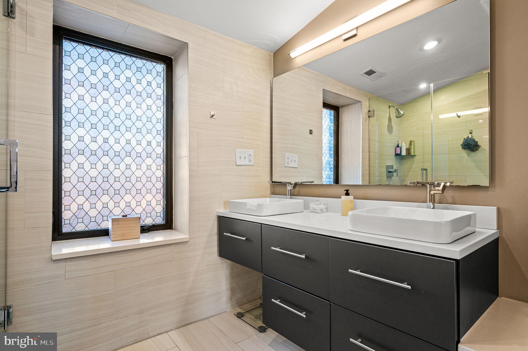 1234 Federal Street Philadelphia, PA 19147 - Photo 25 of 32 Primary Bathroom