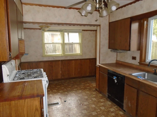 908 North 8th Street Rochelle, IL 61068 - Photo 2 of 11