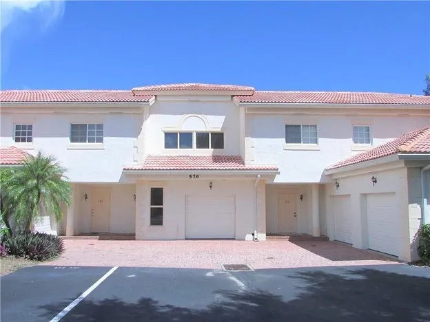 $210,000 | 576 7th Square Southwest, Unit 202, Vero Beach, FL 32962