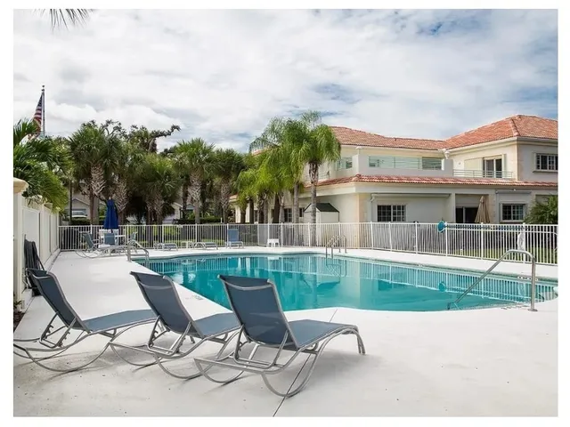 $210,000 | 576 7th Square Southwest, Unit 202, Vero Beach, FL 32962