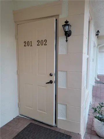 $210,000 | 576 7th Square Southwest, Unit 202, Vero Beach, FL 32962