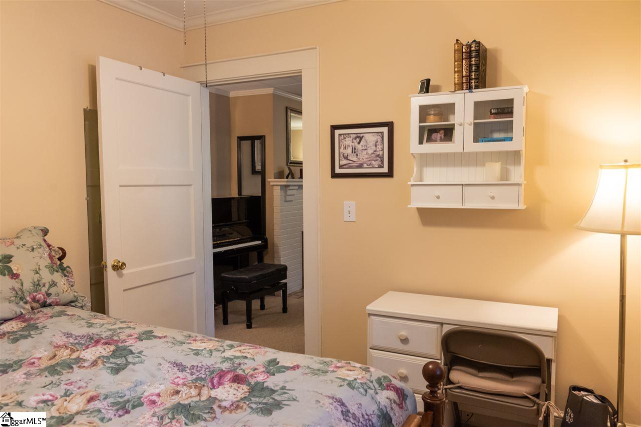 402 Hickory Street Clinton, SC 29325 - Photo 28 of 36 Gallery Image 28