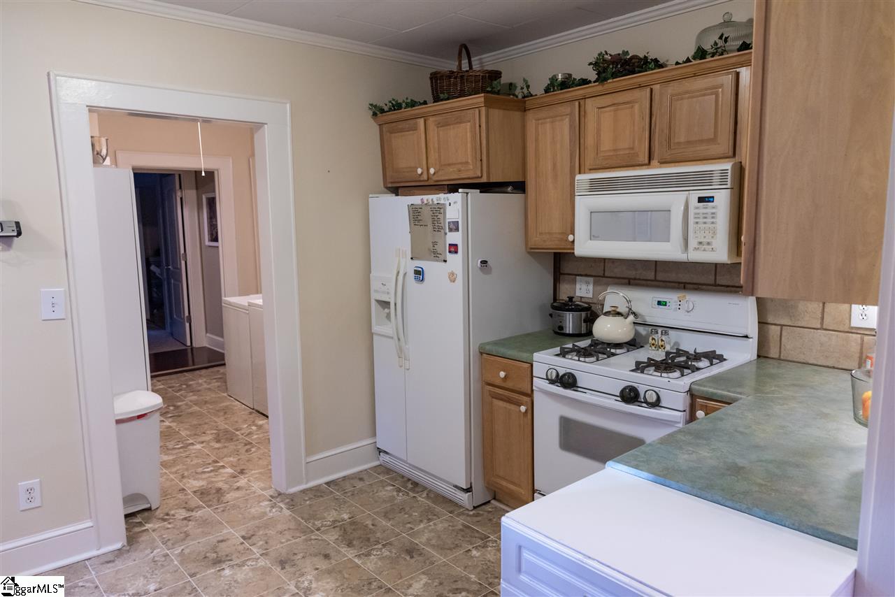 402 Hickory Street Clinton, SC 29325 - Photo 8 of 36 Gallery Image 8