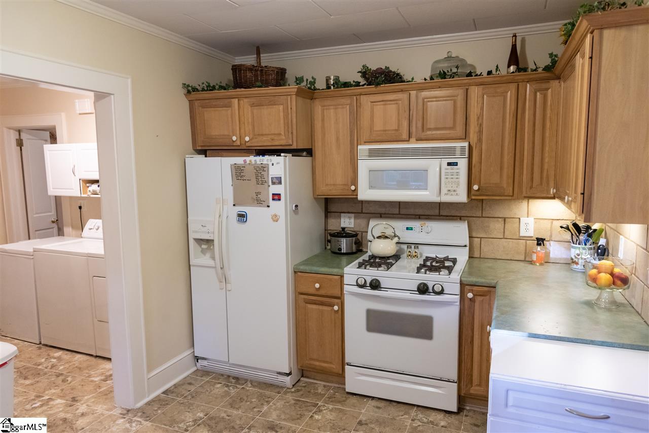 402 Hickory Street Clinton, SC 29325 - Photo 10 of 36 Gallery Image 10