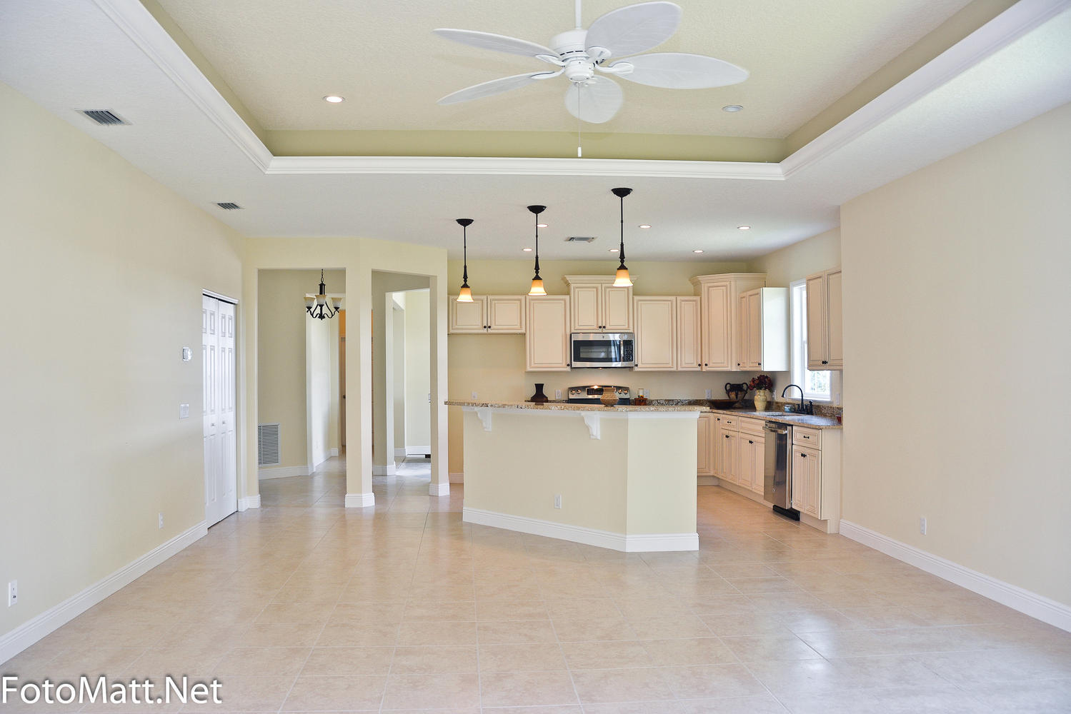 17687 Cinquez Park Road East Jupiter, FL 33458 - Photo 5 of 30 Living Room & Kitchen
