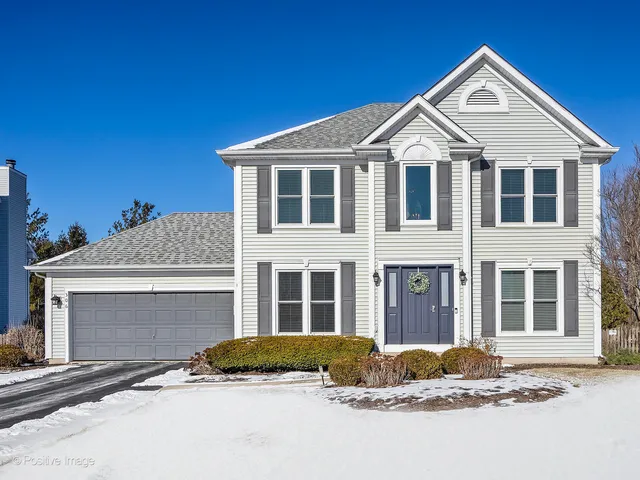 $425,000 | 306 Carrie Court, North Aurora, IL 60542