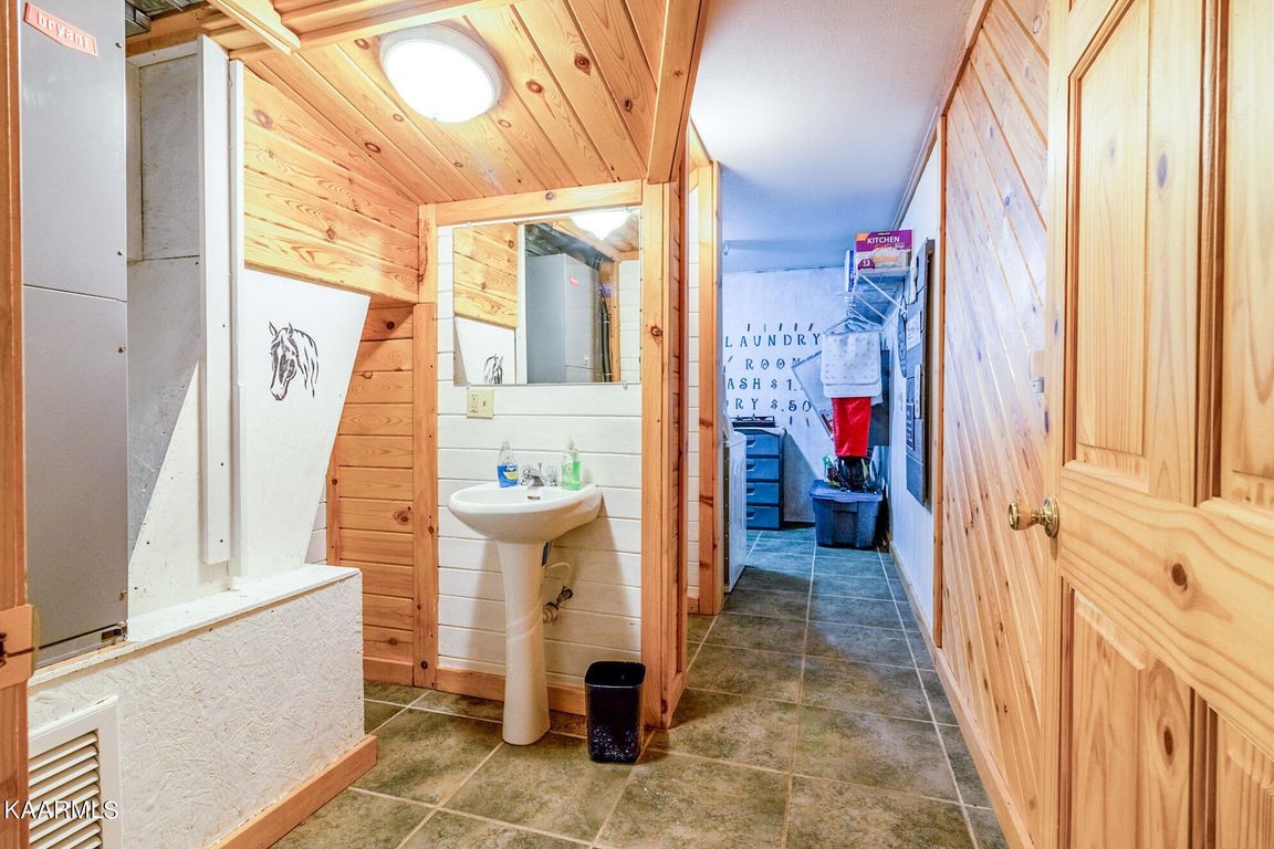 111 Ridge Point Road Jamestown, TN 38556 - Photo 20 of 47 Gallery Image 20