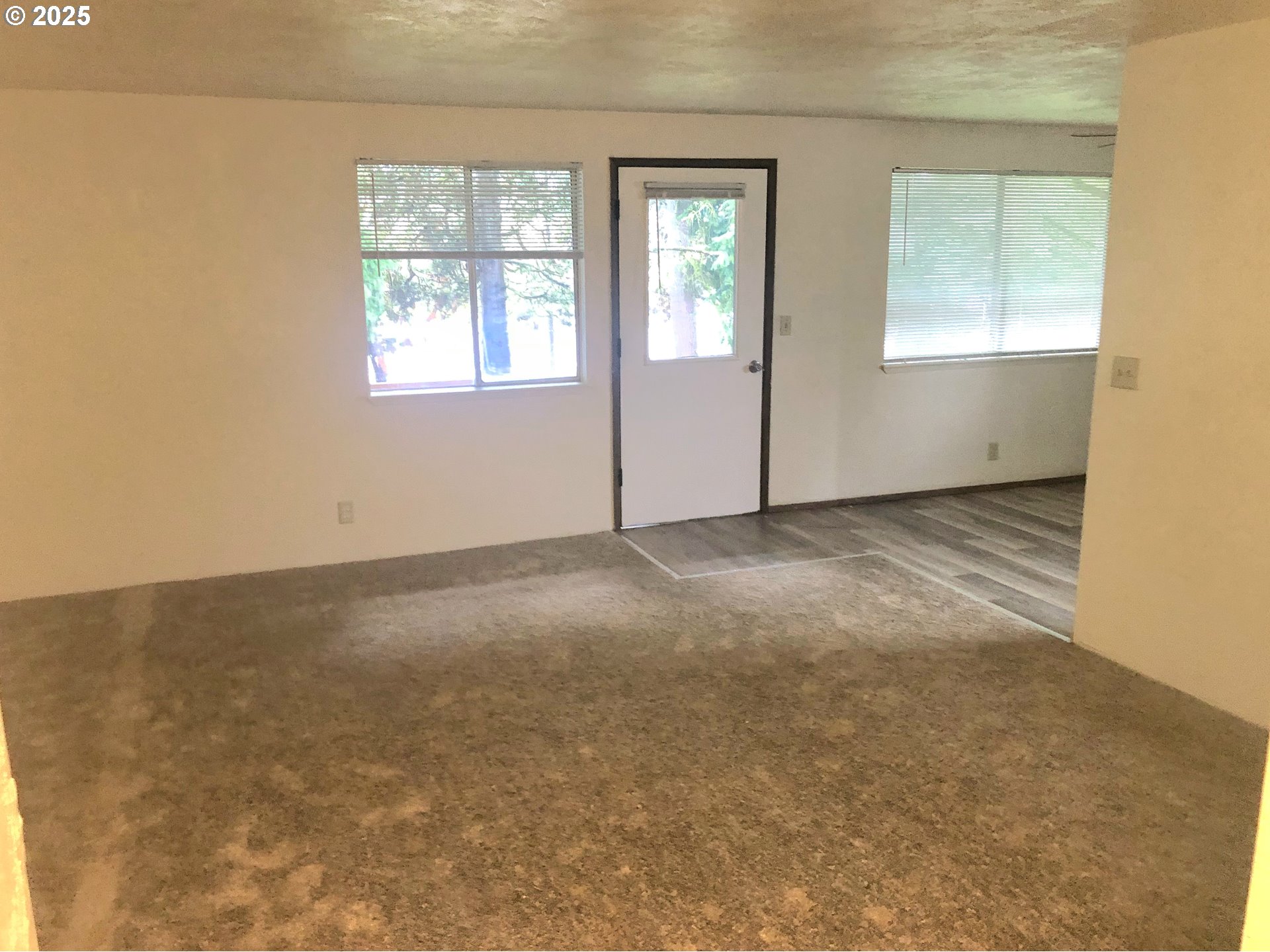 5495 South A Street Springfield, OR 97478 - Photo 3 of 10 an empty room with windows