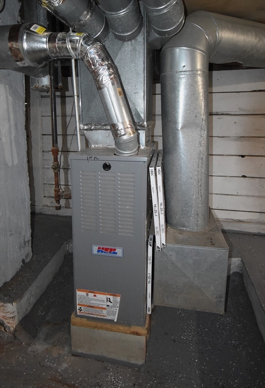 108 Marble Street Springfield, MA 01105 - Photo 31 of 33