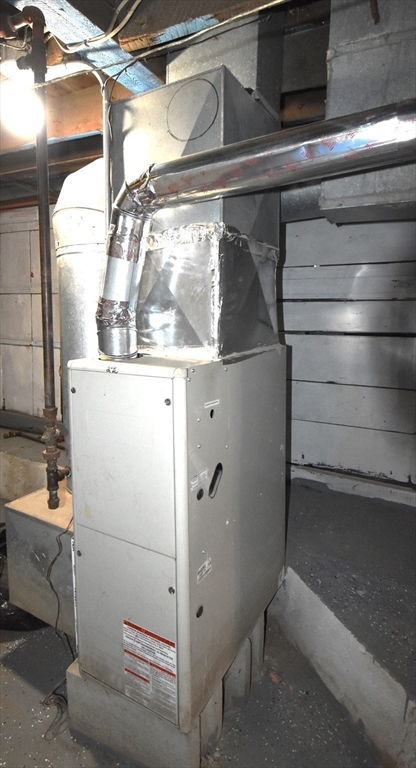 108 Marble Street Springfield, MA 01105 - Photo 32 of 33