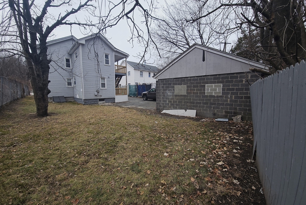 108 Marble Street Springfield, MA 01105 - Photo 6 of 33