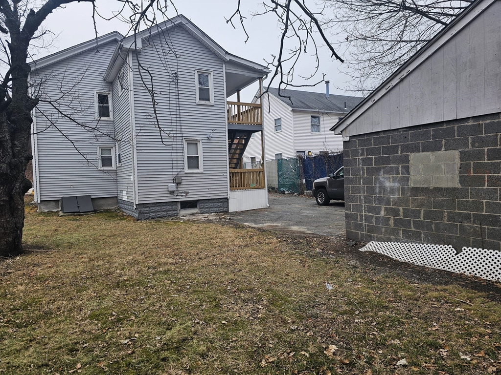 108 Marble Street Springfield, MA 01105 - Photo 7 of 33