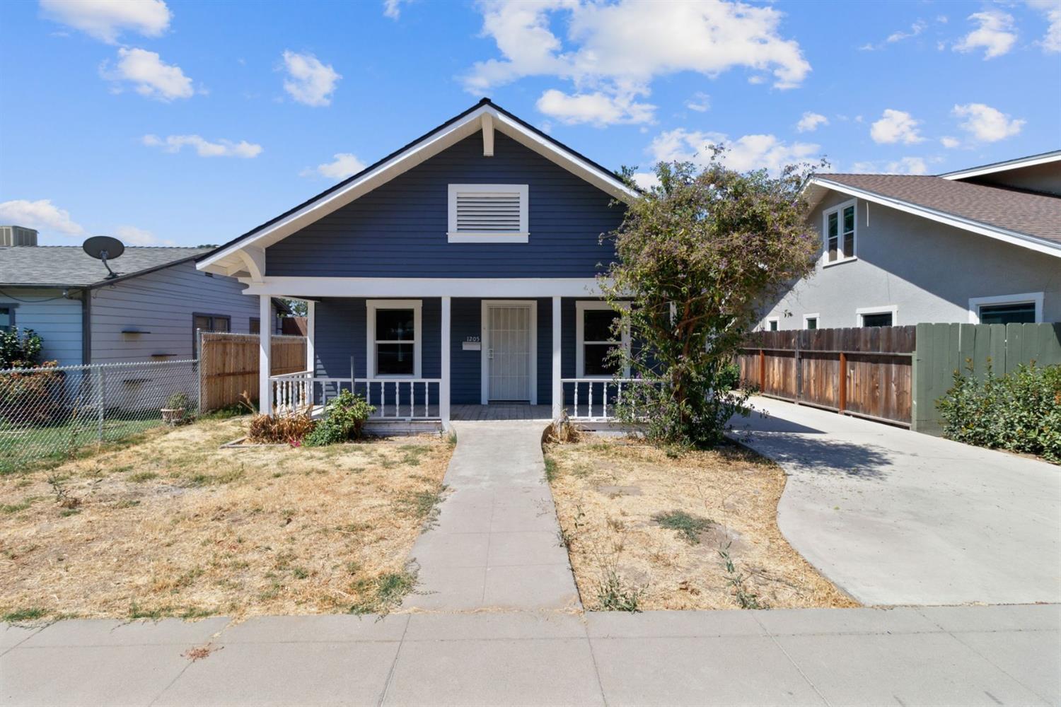 1205 L Street Reedley, CA 93654 - Photo 1 of 19