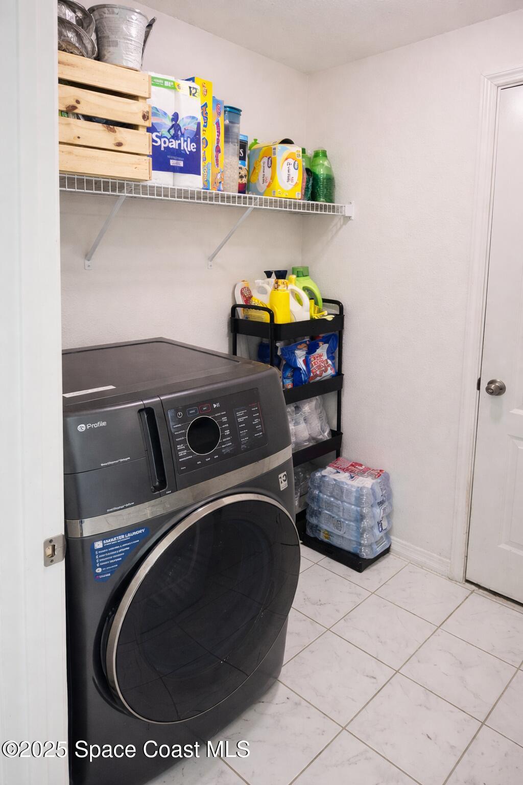 645 Chicago Way Dundee, FL 33838 - Photo 12 of 25 a utility room with dryer and washer