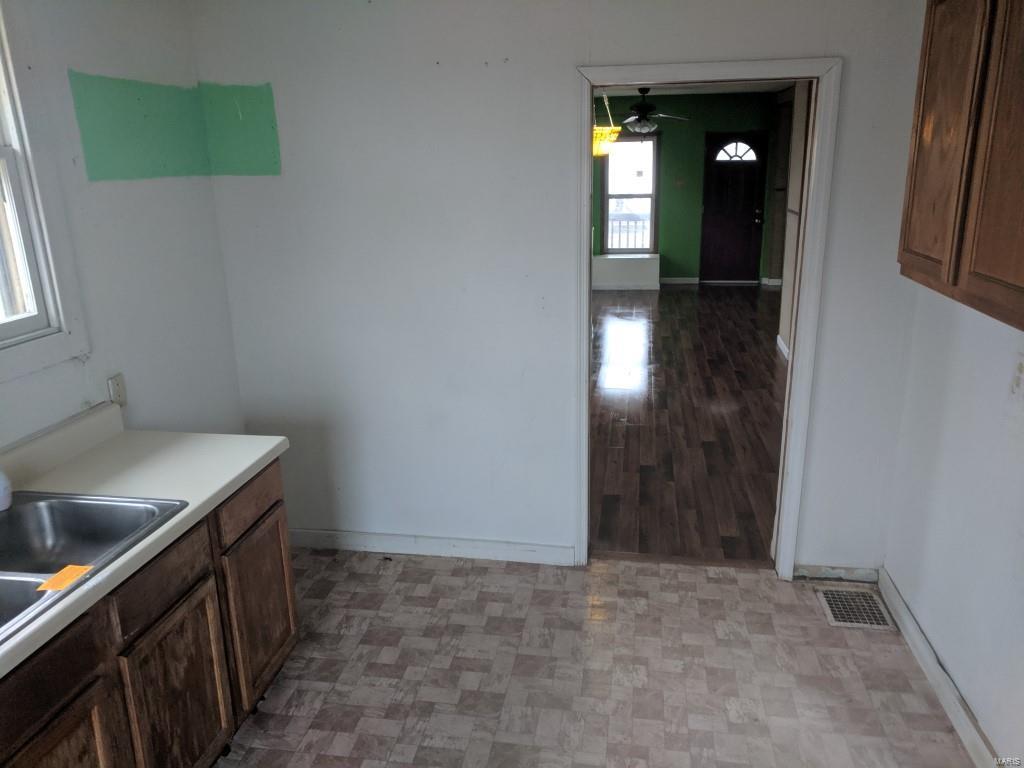 129 West 3rd Street Roxana, IL 62084 - Photo 9 of 15