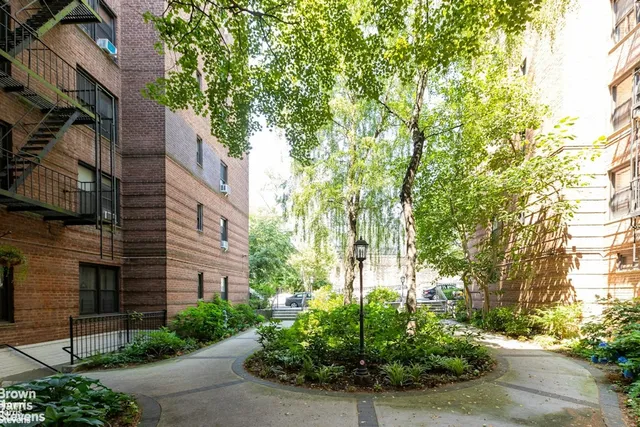 a view of entryway and hall