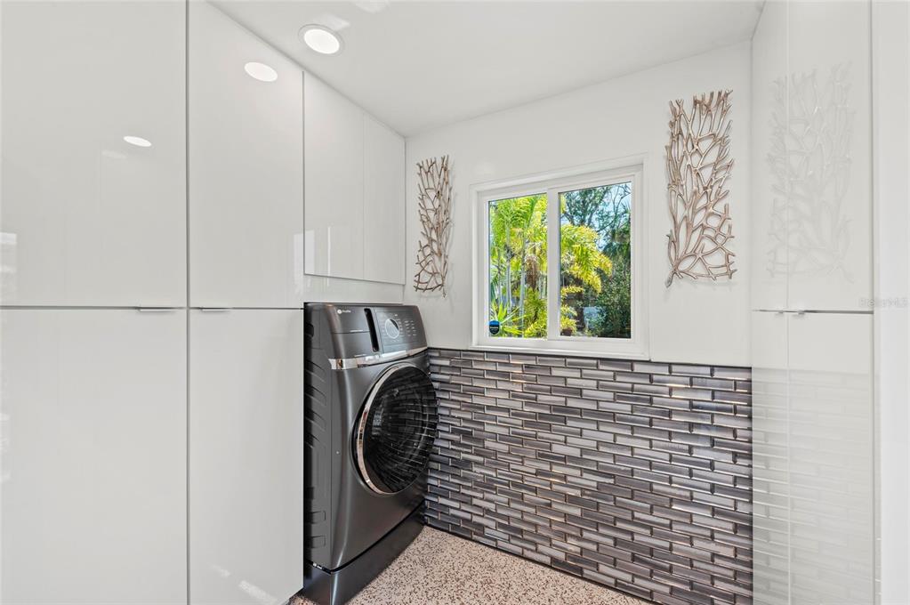 2014 Riverside Drive East Bradenton, FL 34208 - Photo 35 of 66 a view of walk in closet