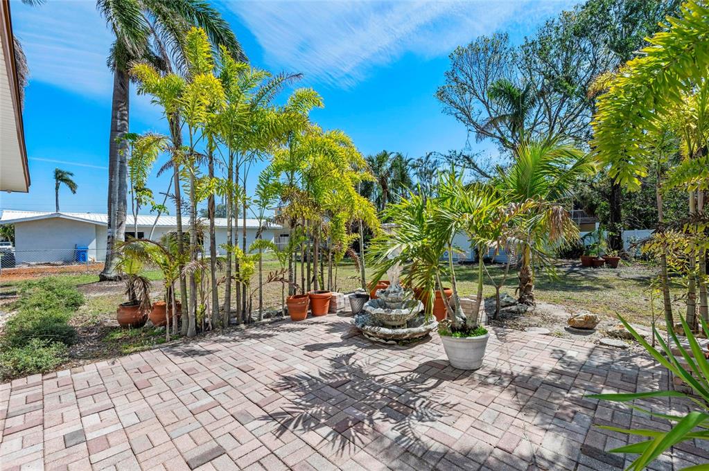 2014 Riverside Drive East Bradenton, FL 34208 - Photo 46 of 66 a view of yard