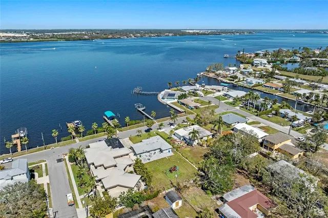 $925,000 | 2014 Riverside Drive East, Bradenton, FL 34208