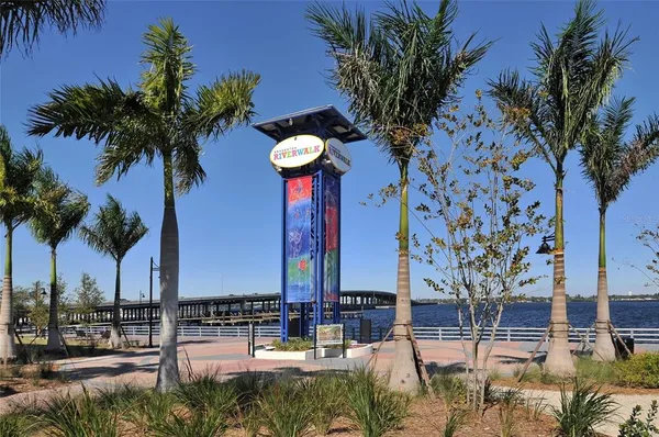 $900,000 | 2014 Riverside Drive East, Bradenton, FL 34208