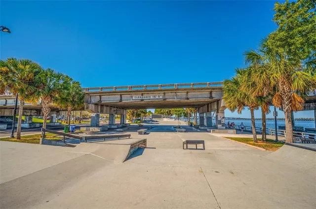 $925,000 | 2014 Riverside Drive East, Bradenton, FL 34208