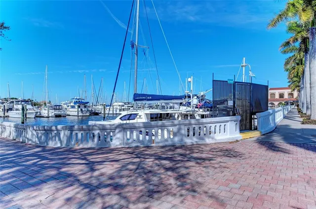 $925,000 | 2014 Riverside Drive East, Bradenton, FL 34208