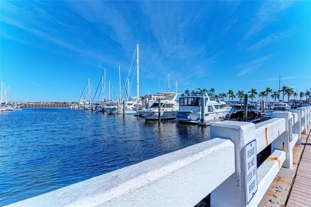 $925,000 | 2014 Riverside Drive East, Bradenton, FL 34208