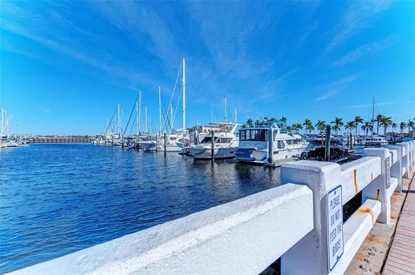 $900,000 | 2014 Riverside Drive East, Bradenton, FL 34208