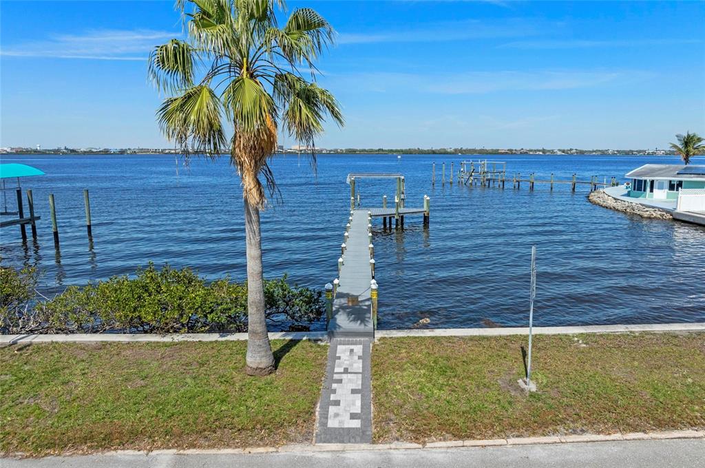 2014 Riverside Drive East Bradenton, FL 34208 - Photo 9 of 61