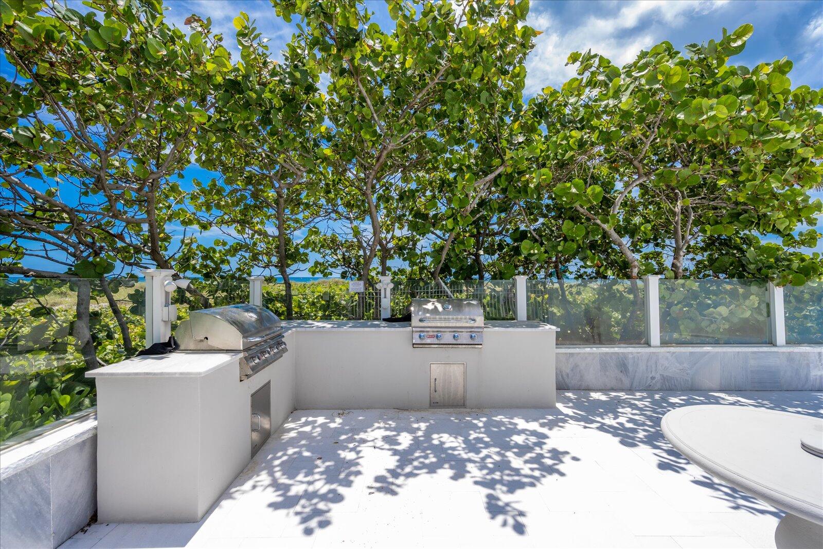 1213 South Ocean Boulevard, Unit 2B Delray Beach, FL 33483 - Photo 32 of 43 a view of a backyard with tub and sink