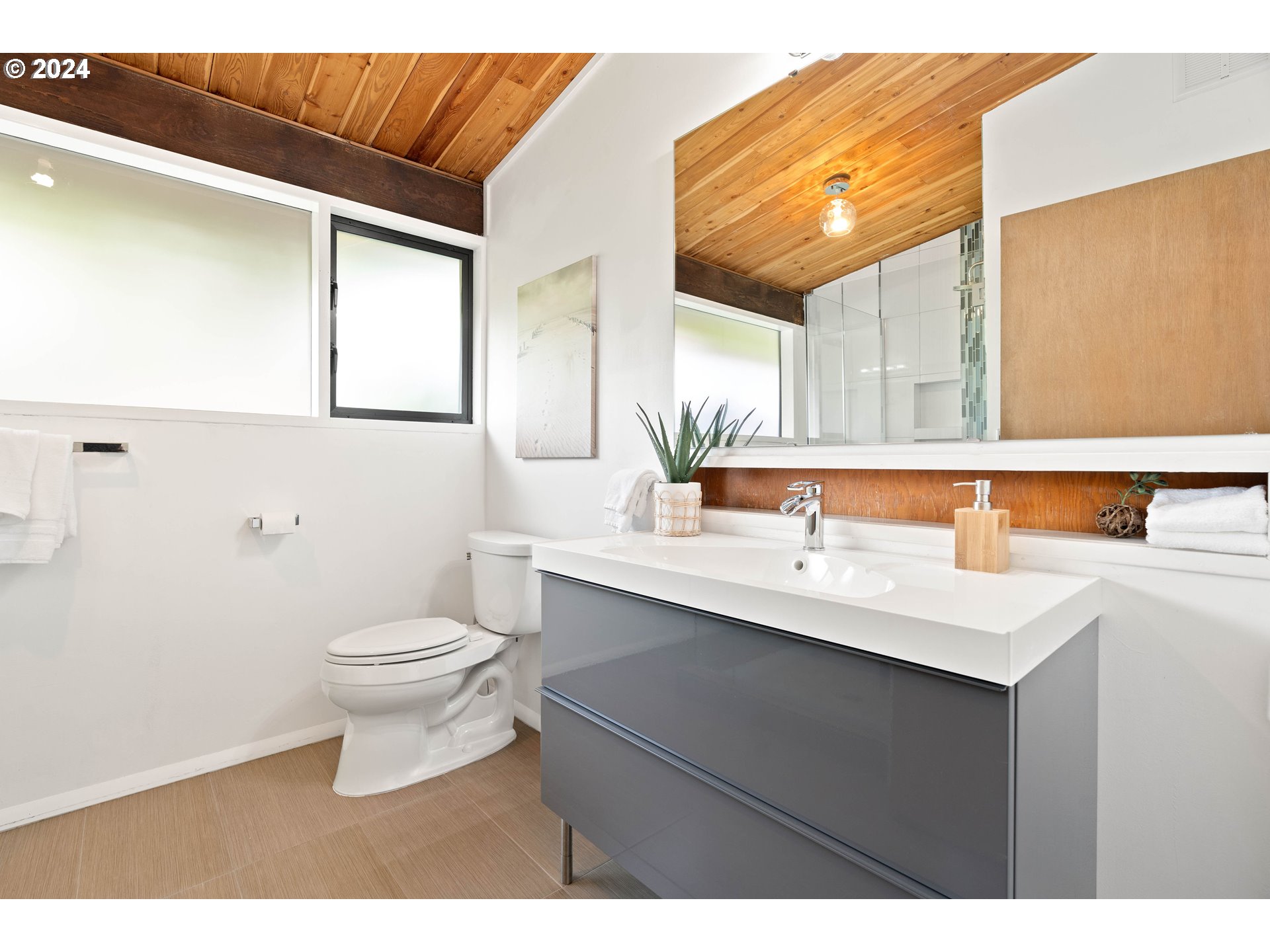12325 Southwest Park Way Portland, OR 97225 - Photo 21 of 40 a bathroom with a sink and a toilet