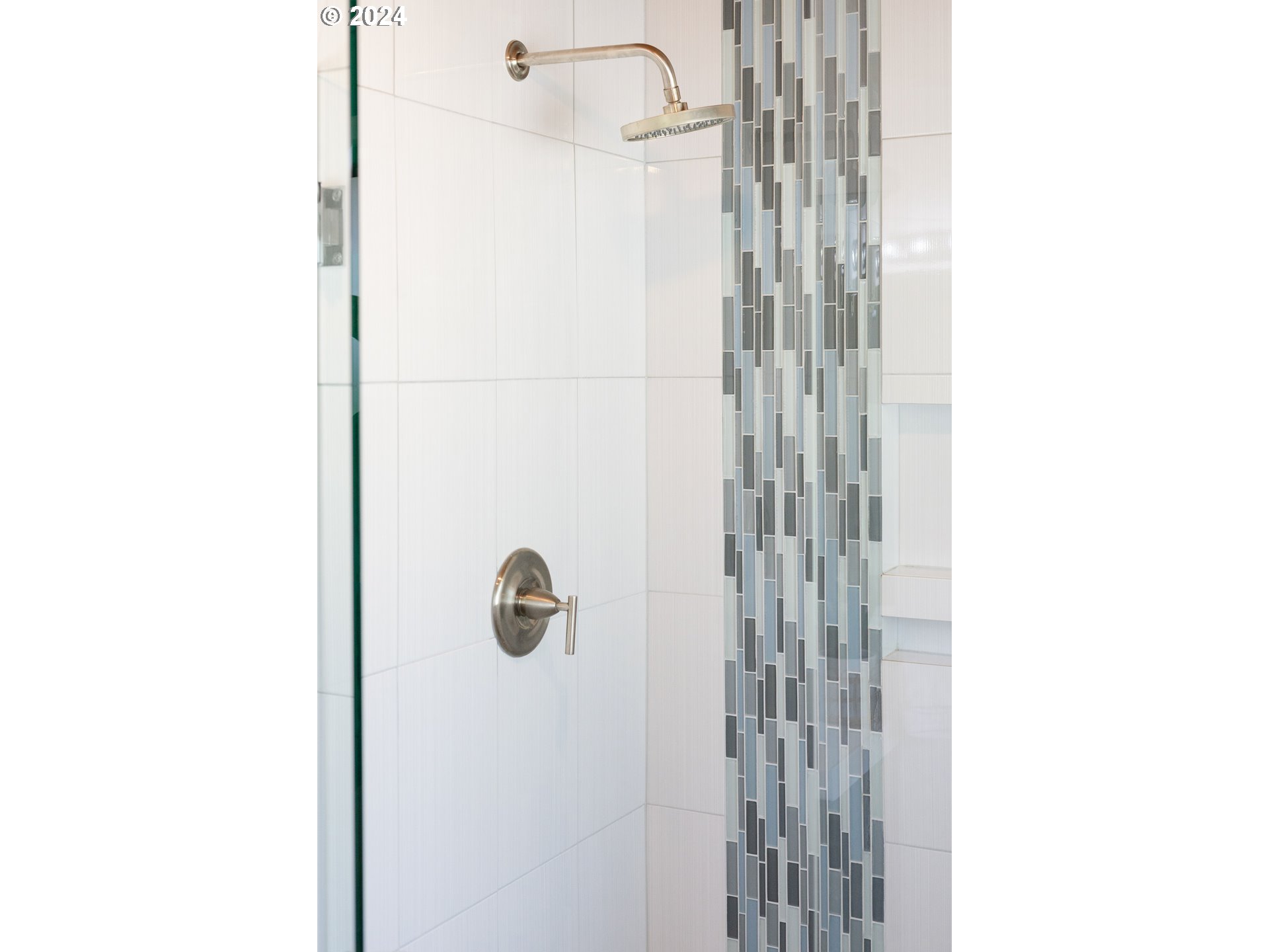 12325 Southwest Park Way Portland, OR 97225 - Photo 23 of 40 a bathroom with a shower