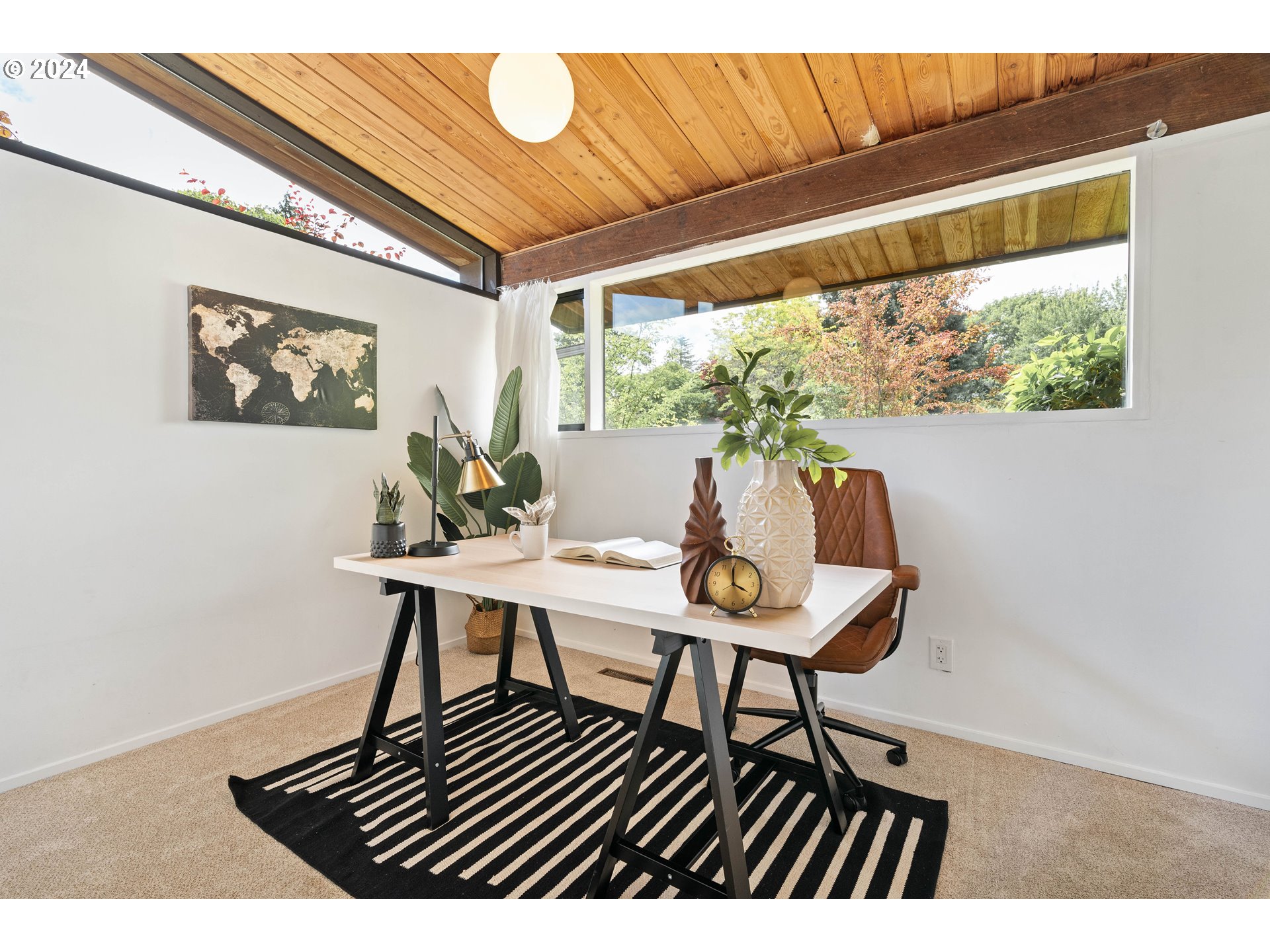 12325 Southwest Park Way Portland, OR 97225 - Photo 25 of 40 a workspace with furniture and window