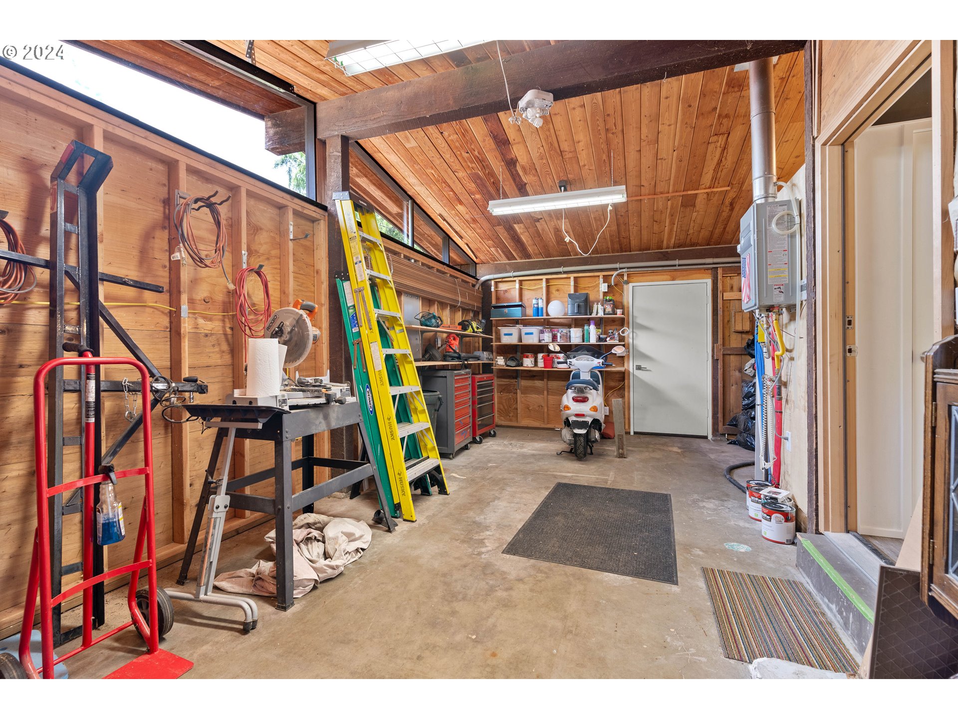 12325 Southwest Park Way Portland, OR 97225 - Photo 28 of 40 a view of a room with gym equipment