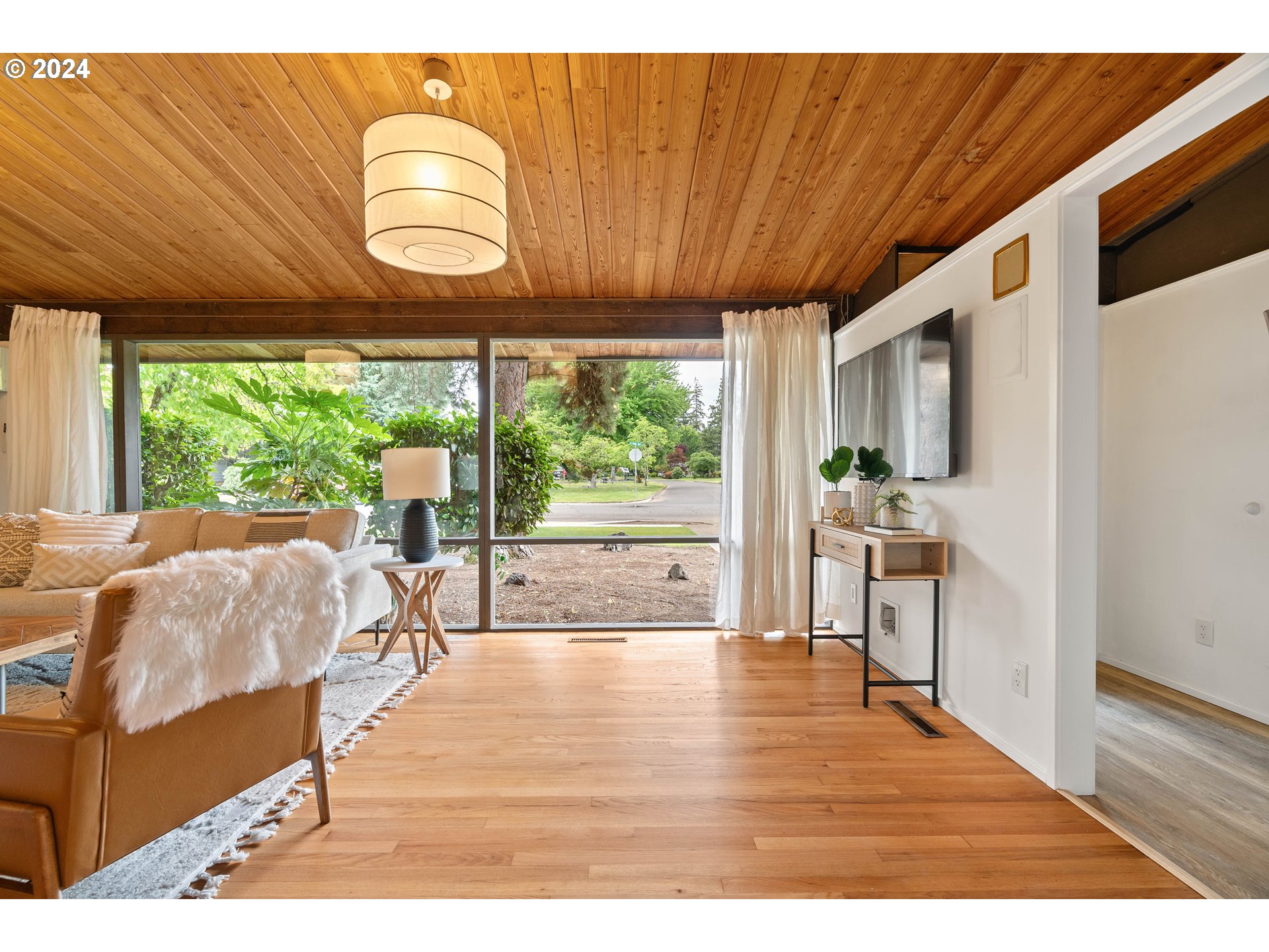 12325 Southwest Park Way Portland, OR 97225 - Photo 6 of 40 a room with pool table and windows