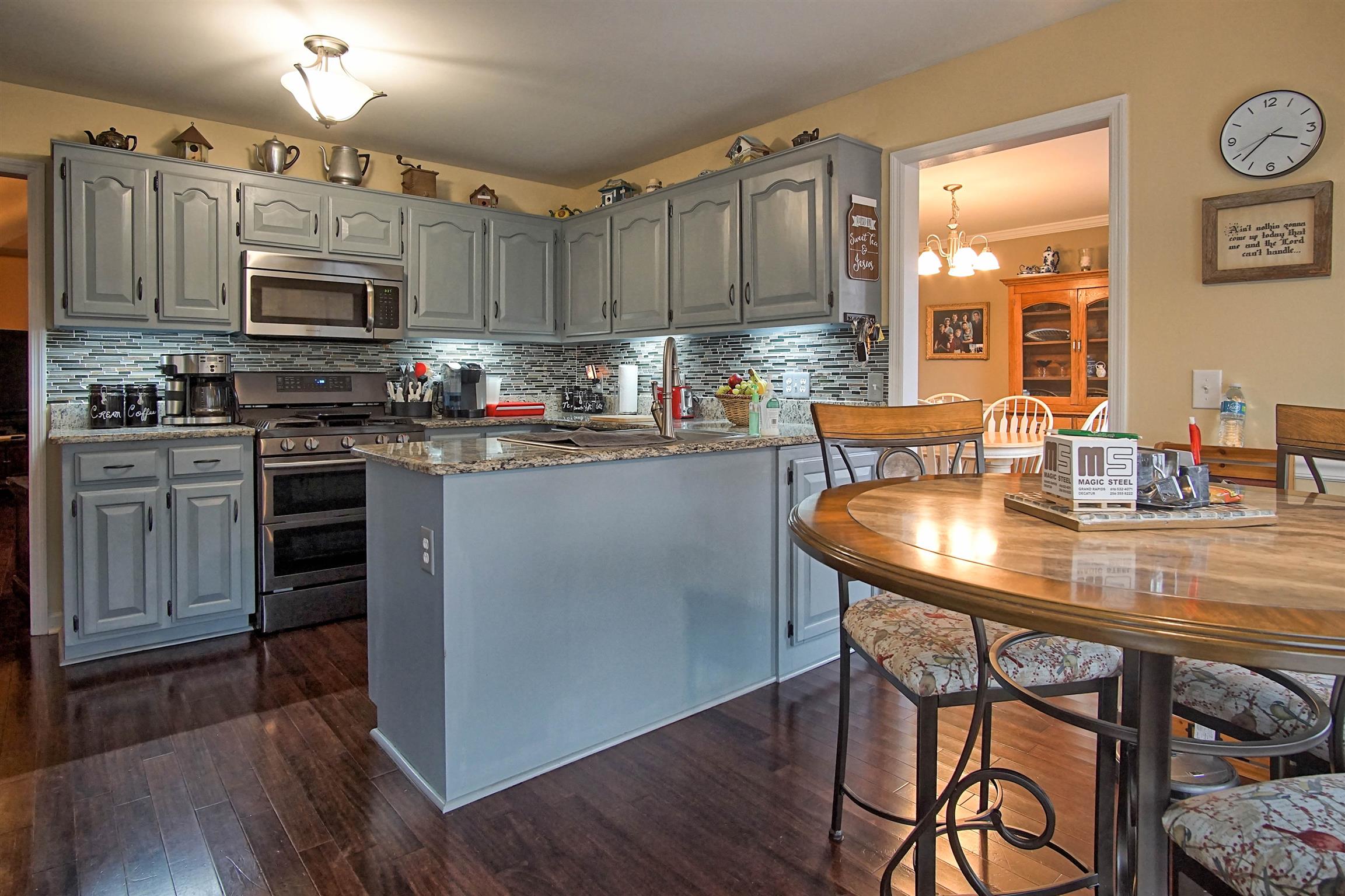 206 Bell Lane Springfield, TN 37172 - Photo 6 of 16 Start out your morning feeling fresh in your newly renovated kitchen, with granite tops and freshley painted cabinets!