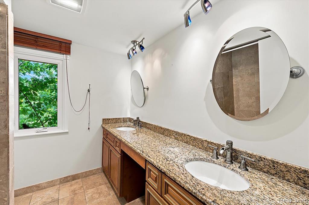 980 Sandhurst Road Bloomfield Hills, MI 48302 - Photo 34 of 76 Gallery Image 34