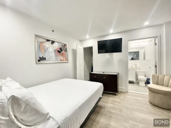 $3,695 | 45 West 81st Street, Unit 12J | Upper West Side