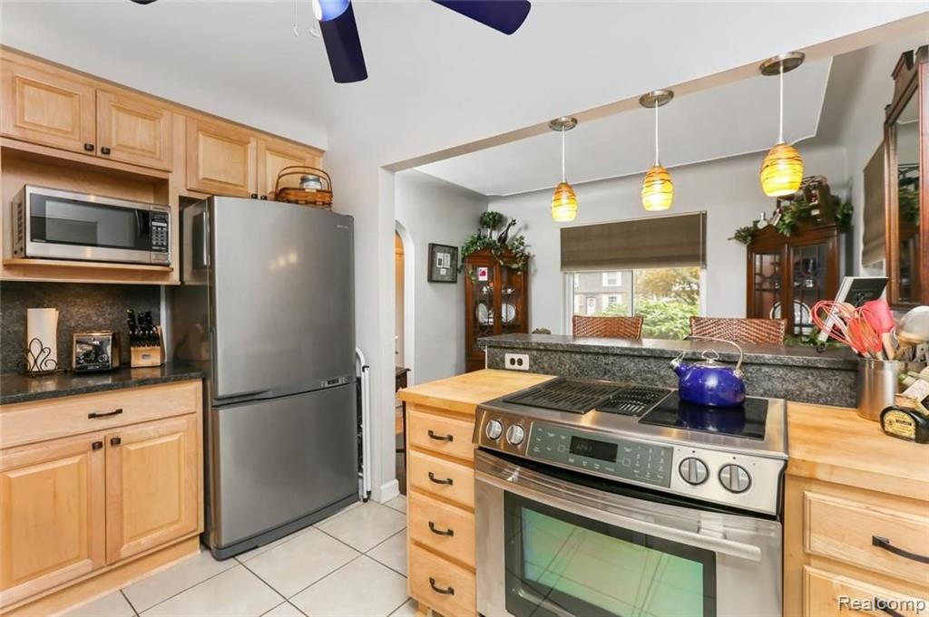 1600 Roslyn Road Grosse Pointe Woods, MI 48236 - Photo 11 of 24