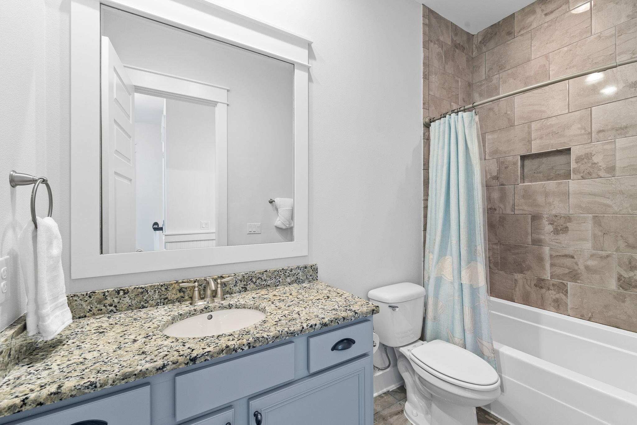 49 York Ln Inlet Beach, Unit B Inlet Beach, FL 32461 - Photo 31 of 49 Shared Full Bath 1