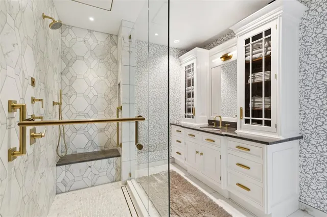 a view of yard from a balcony