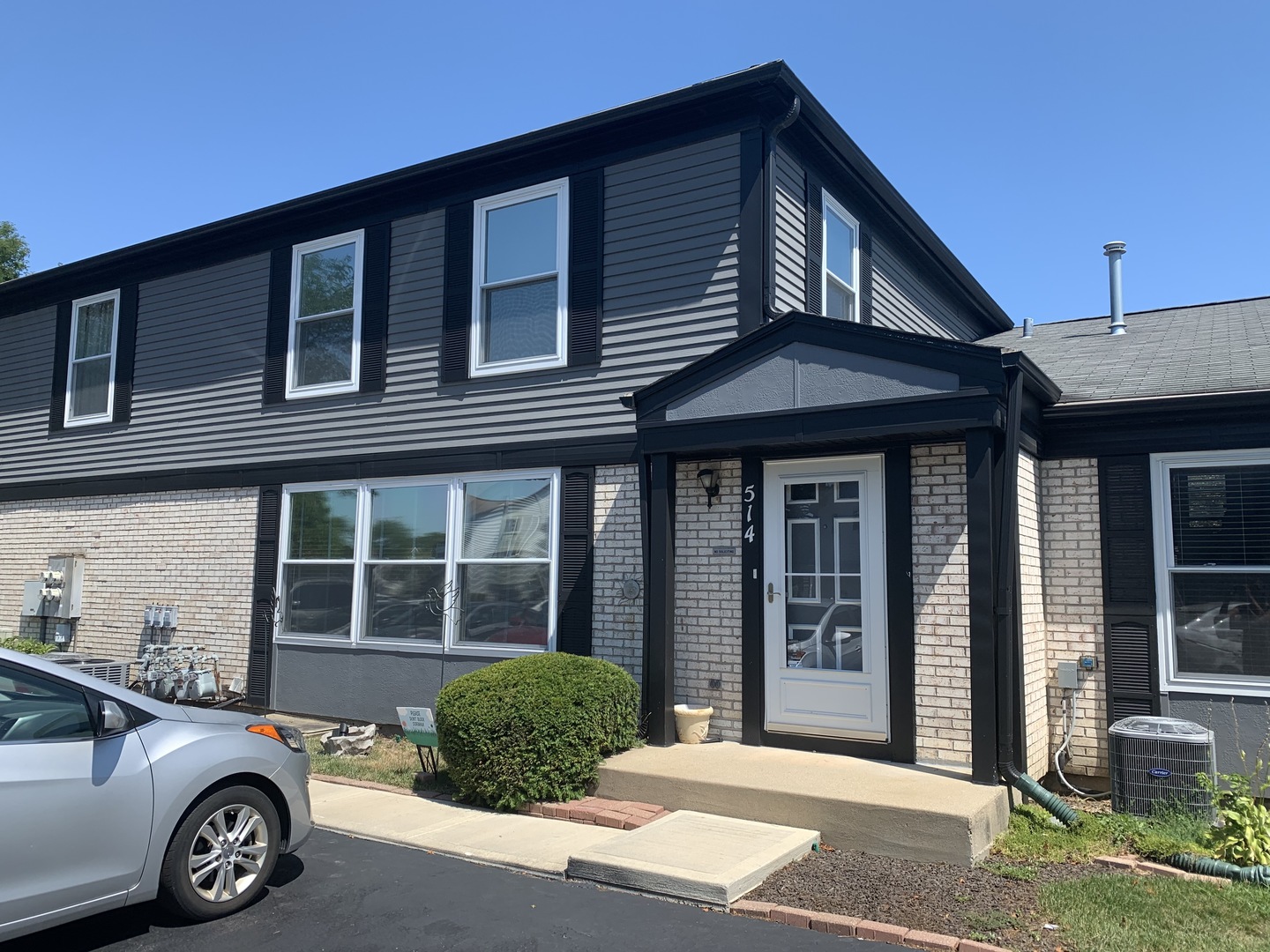 514 Inverrary Lane, Unit C Deerfield, IL 60015 - Photo 1 of 10 a front view of a house with garden
