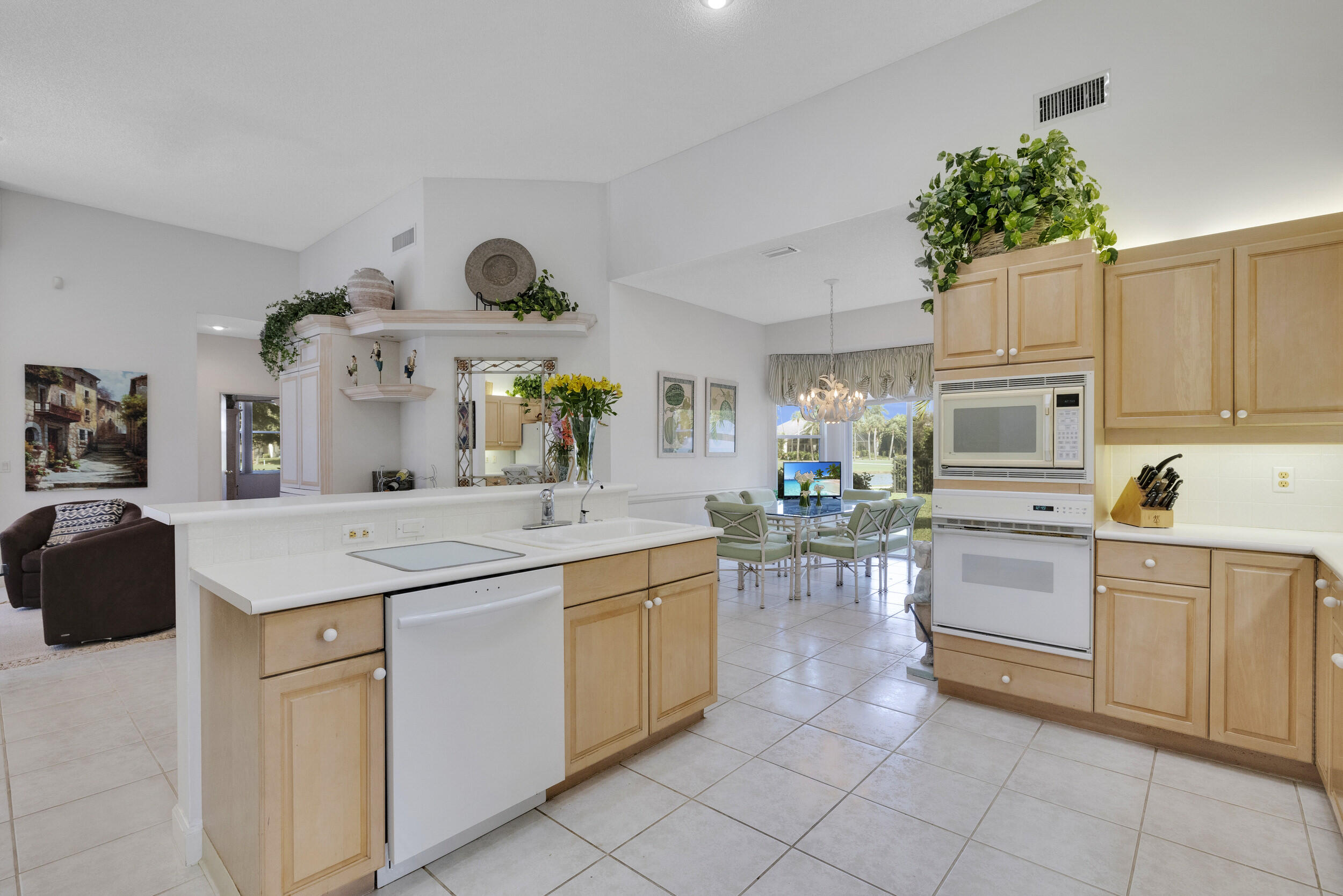 17695 Litten Drive Boca Raton, FL 33498 - Photo 14 of 46 Kitchen