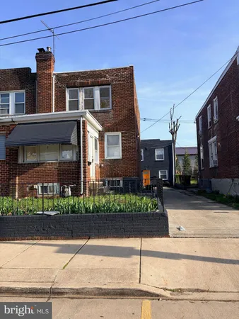 $2,800 | 220 North 9th Street, Darby, PA 19023